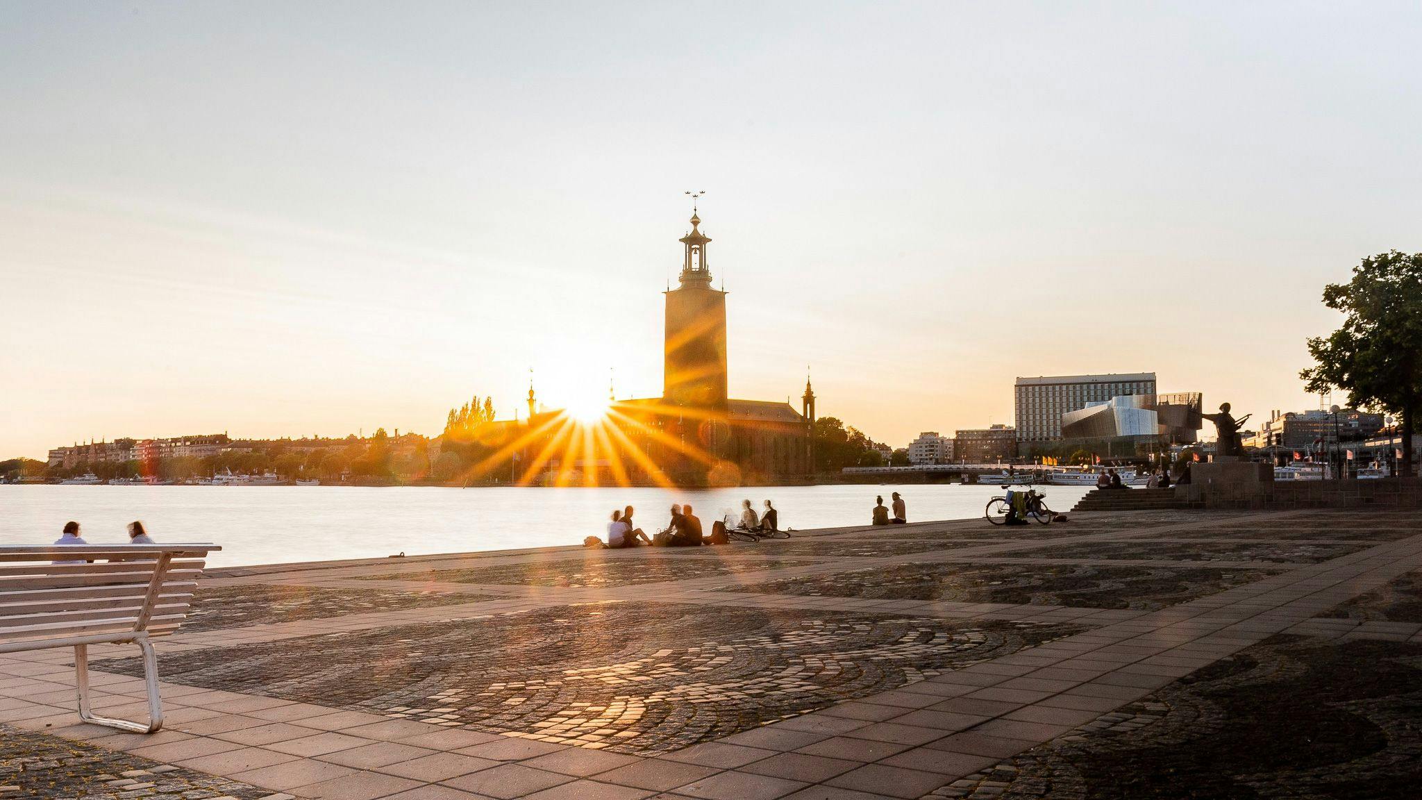 A photograph  of downtown, city, building and person in Stockholm. Photograph by Thorben Mielke via Unsplash https://unsplash.com/photos/juf9opFKn2k